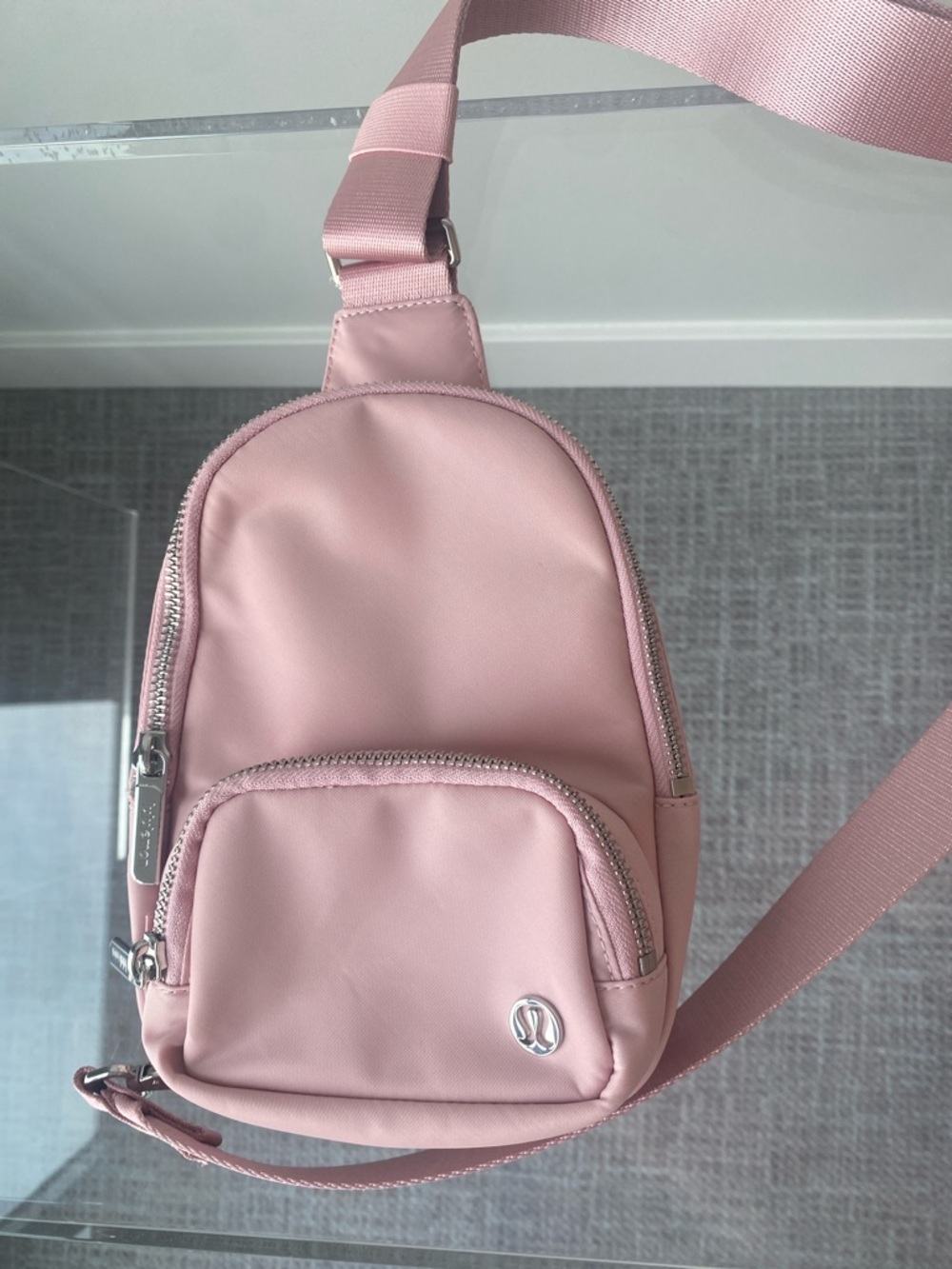 lululemon Everywhere Sling Bag Small 2L - Pink Haze - Picture 4 of 6